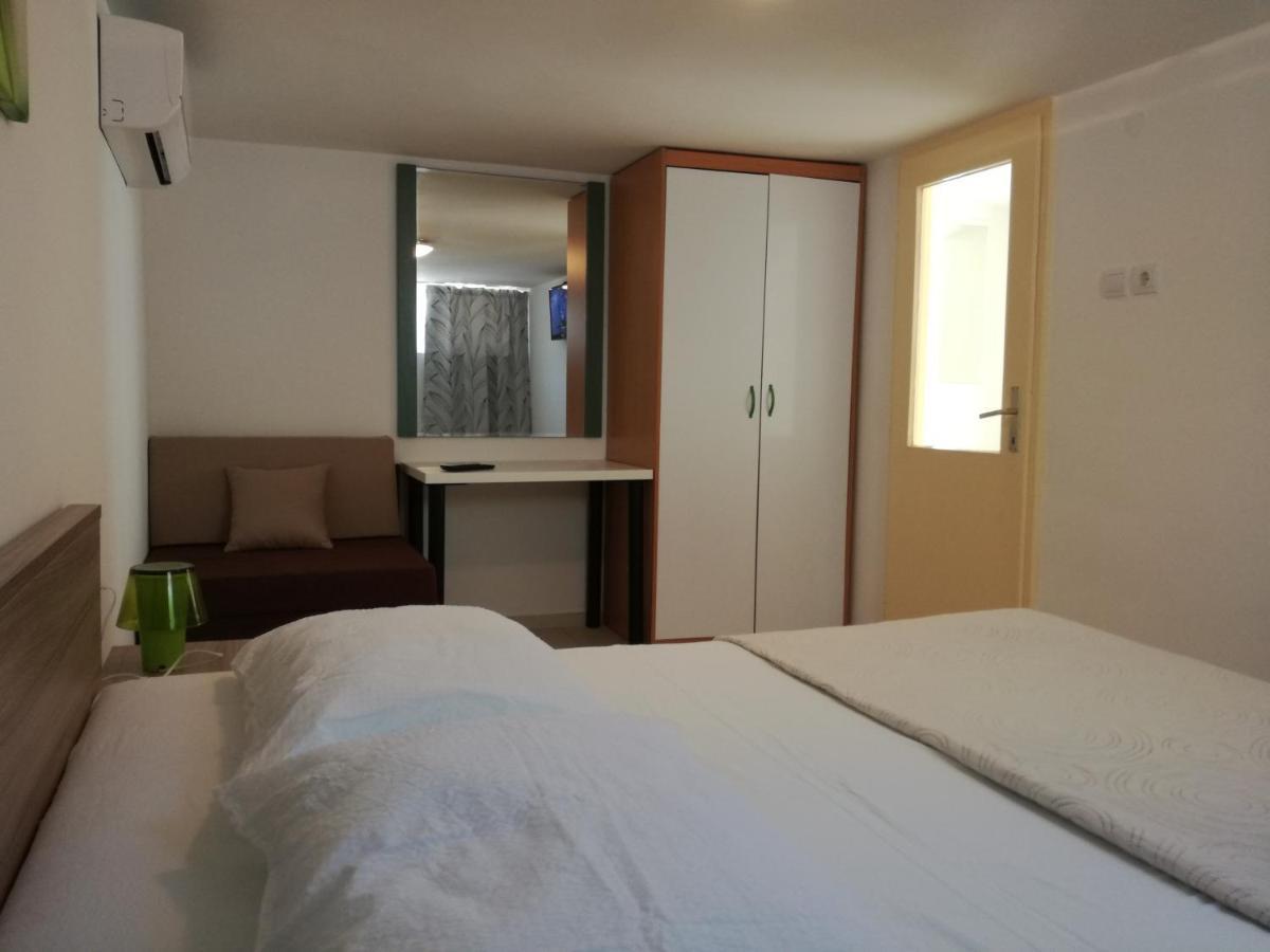 Apartman Anni Lägenhet Poreč Exteriör bild